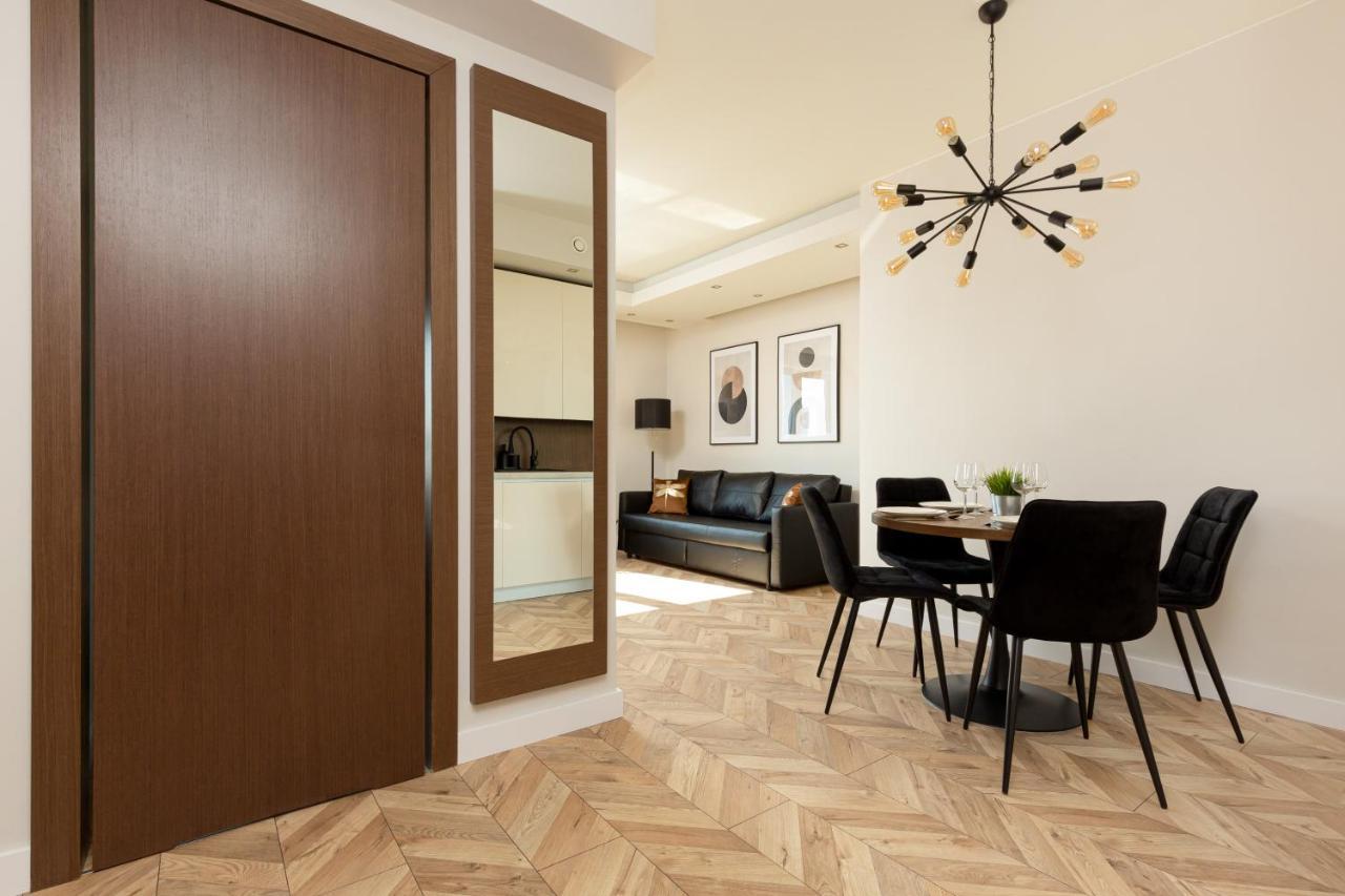 Platinum Towers Apartment With Parking By Renters Prestige Varšava Exteriér fotografie