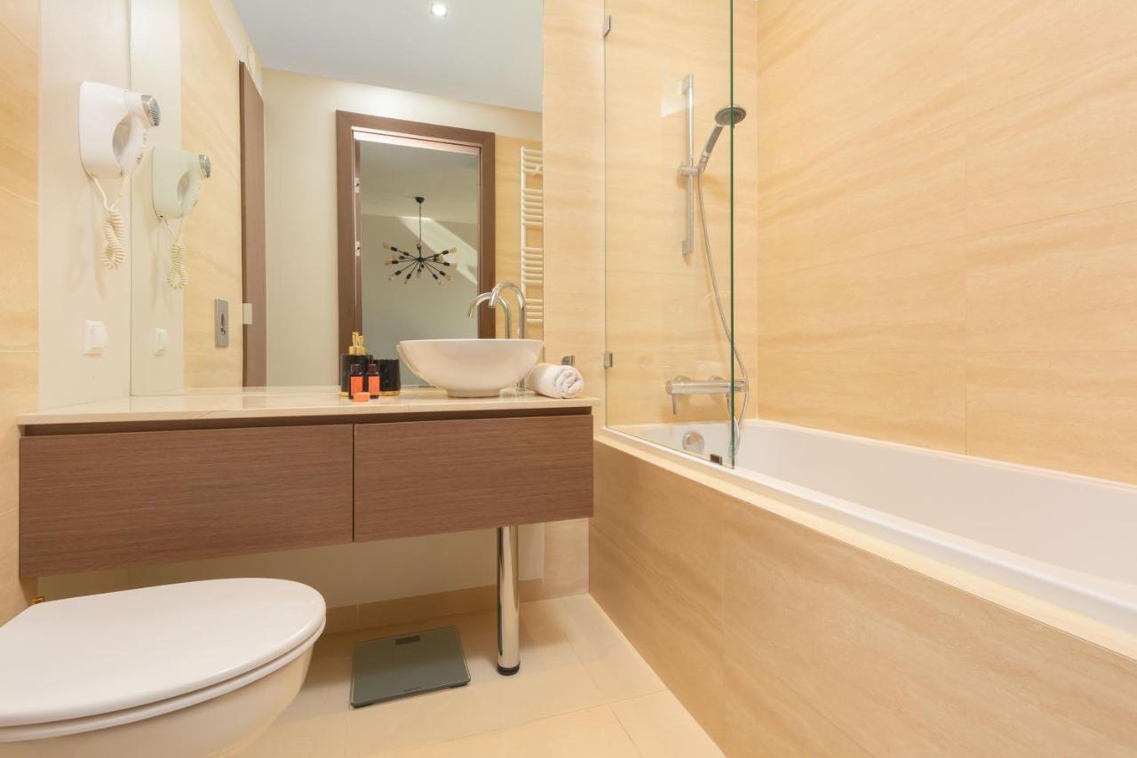 Platinum Towers Apartment With Parking By Renters Prestige Varšava Exteriér fotografie