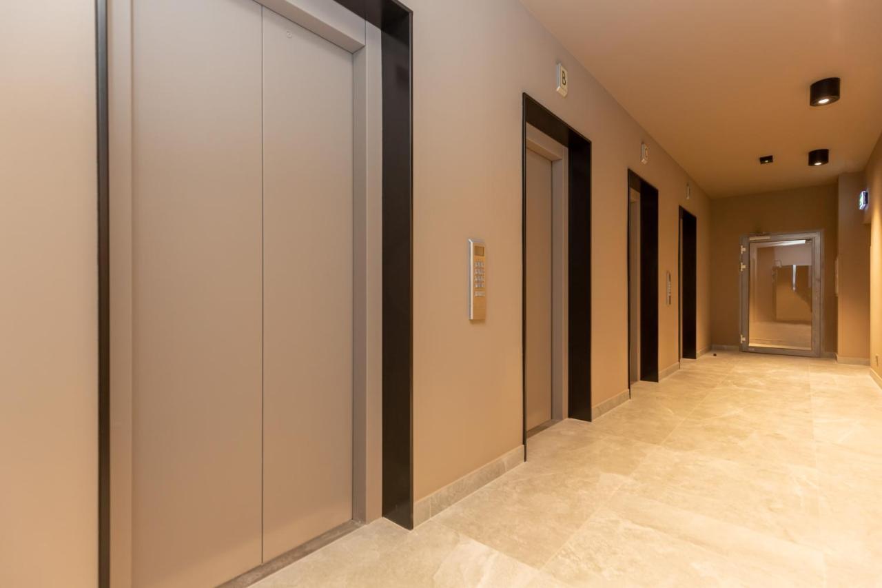 Platinum Towers Apartment With Parking By Renters Prestige Varšava Exteriér fotografie