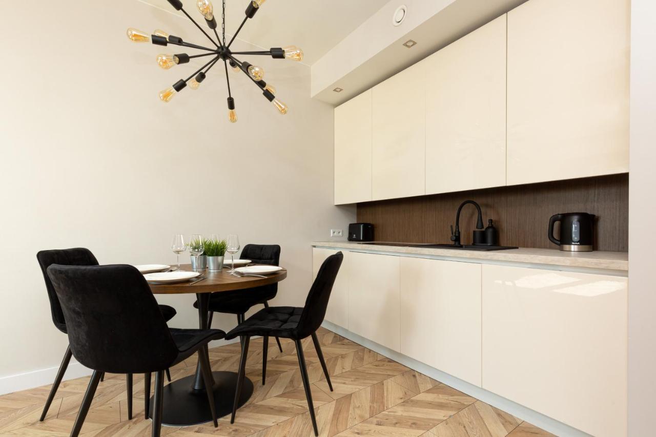 Platinum Towers Apartment With Parking By Renters Prestige Varšava Exteriér fotografie