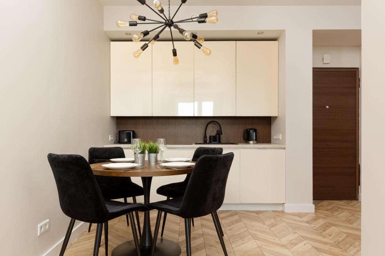 Platinum Towers Apartment With Parking By Renters Prestige Varšava Exteriér fotografie